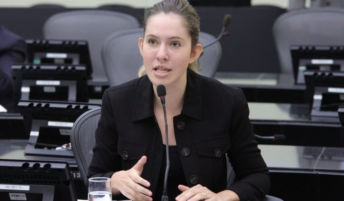 Cibele Moura lamenta feminicídio e reforça combate à violência contra a mulher no Agosto Lilás