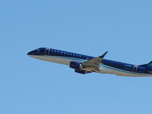 Avião ERJ-190 da Embraer é abatido e cai no Cazaquistão