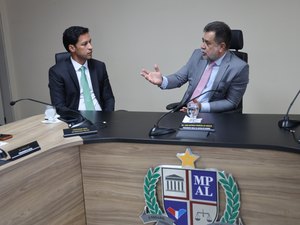 Prefeito Rodrigo Cunha visita MPAL e discute pautas prioritárias para Maceió