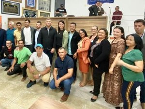 Prefeito de Feira Grande concede segundo reajuste do ano para profissionais da Educação