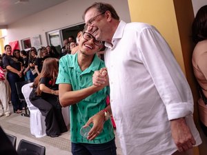 Luciano Barbosa participa de comemoração dos 30 anos da Pestalozzi em Arapiraca
