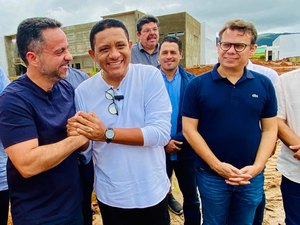 Júlio Cezar e Paulo Dantas visitam novo Hospital de Palmeira dos Índios