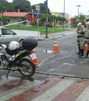 Colisão entre carro e moto é registrada no centro de Arapiraca