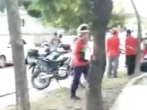 Motociclista atropela pedestre na Avenida Fernandes Lima