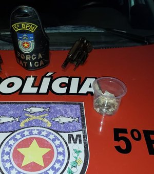 PM apreende drogas e armas no bairro do Benedito Bentes