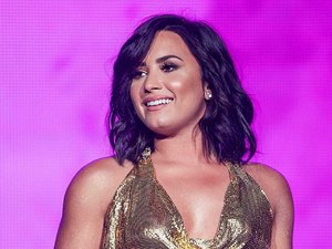 Demi Lovato posta mensagem em agradecimento aos fãs: ‘Continuarei lutando’