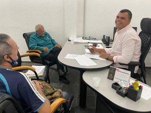 Superitendente de Iluminação recebe representantes do bairro Ponta Grossa