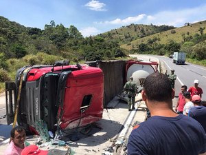 Um morre e dois ficam feridos em acidente na BR 101