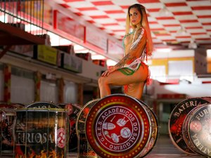 'Eu lutei muito pra ser mulher', diz 1ª musa trans do Salgueiro