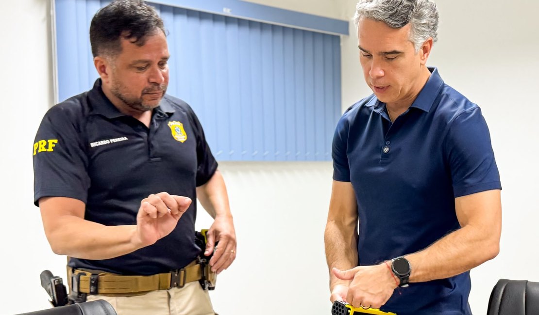 Deputado federal Rafael Brito entrega 15 tasers para a PRF em Alagoas