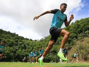 Botafogo divulga boletim médico de promessa após choque em estreia na Copinha