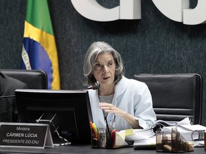 Cármen Lúcia marca para dia 2 de maio julgamento de foro privilegiado