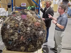 Bola de cabelo humano gigante quebra recorde mundial do Guinness Book