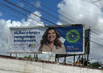PSD espalha outdoors de Rute Nezinho em Arapiraca