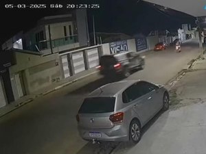 Câmera flagra perseguição a jovem que morreu após supostamente trocar tiros com a PM