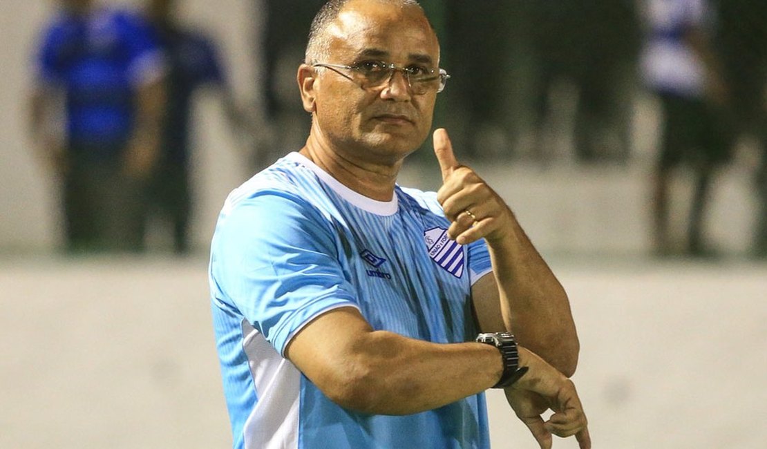 Josué Teixeira deixa comando do Remo; Oliveira Canindé é o novo técnico