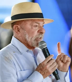 Lula diz que eleitor terá de escolher entre votar nele ou agredir mulheres durante convenção do PT