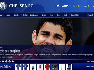 Brasileiro naturalizado espanhol, Diego Costa assina e celebra ida ao Chelsea