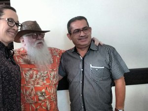 [Vídeo] Músico Hermeto Pascoal é homenageado por prefeita de sua cidade natal