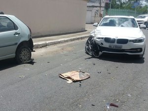 Motorista perde o controle de veículo após se distrair ao celular em Arapiraca