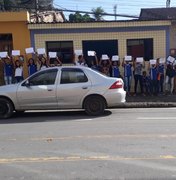 Alunos de Matriz de Camaragibe protestam e exigem melhorias na rede municipal
