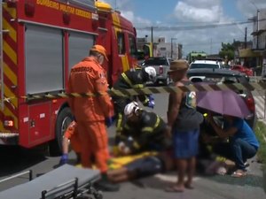 Duas pessoas ficam feridas em acidente entre moto e carro no Jacintinho