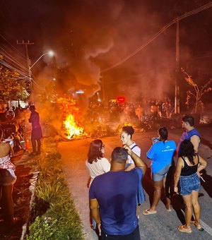 Caso Maxsoell: família bloqueia AL-101 Norte e cobra avanço nas investigações