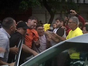 Senador Cid Gomes deixa a UTI de hospital após ser baleado em manifestação de policiais no Ceará