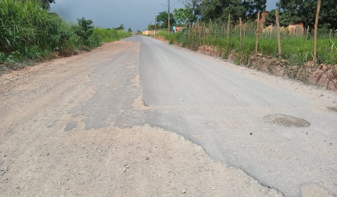 [Vídeo] População cobra da prefeitura de Arapiraca conclusão do asfalto da estrada do Cangandu e Varginha
