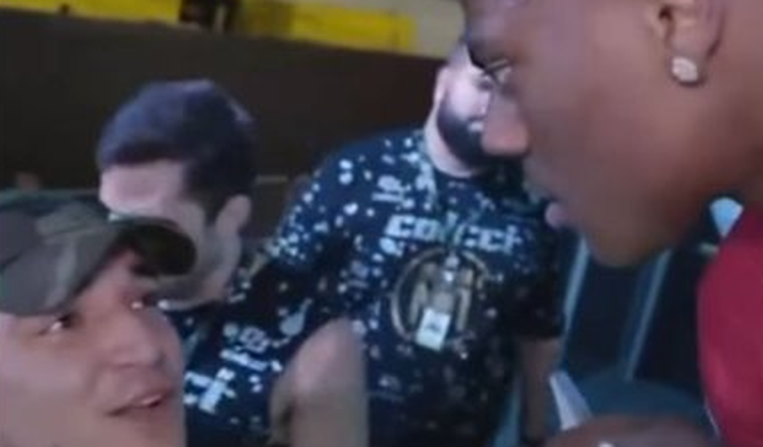 João Gomes tira foto com Speed e reação do streamer ao conhecer o cantor