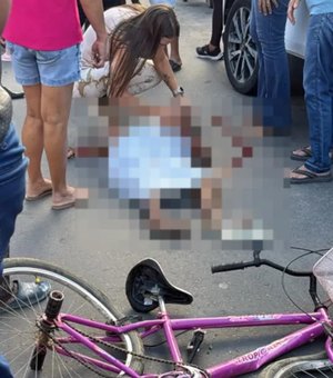 Mulher morre após ser atingida por caminhão enquanto andava de bicicleta