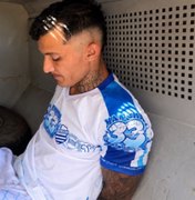 Homem com 13 passagens por roubo é preso enquanto cortava o cabelo em Rio Largo