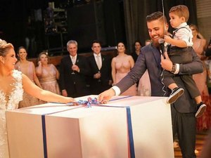 Zé Neto e a mulher fazem chá revelação no meio da festa de casamento