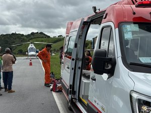 Duas pessoas ficam feridas após capotamento na BR-101 em Joaquim Gomes