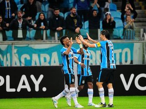 Com gol de Cortez aos 40 minutos do segundo tempo, Grêmio vence o Bahia 