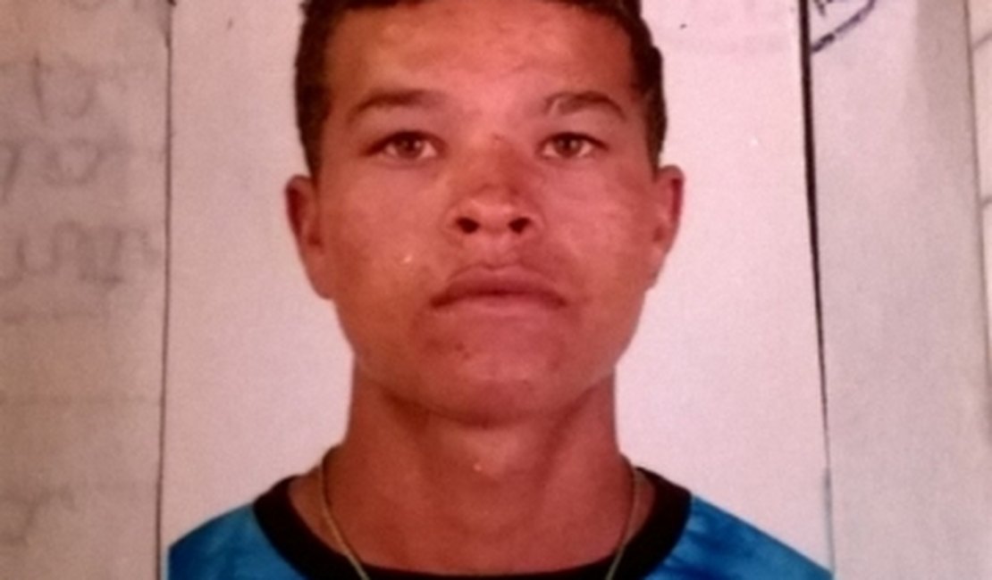 Três jovens ficam feridos após atentado a bala