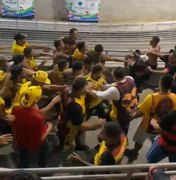 [Vídeo] Torcedores do Sport brigam entre si após empate contra CRB