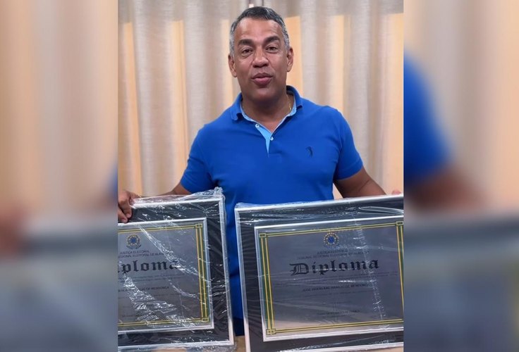Afastado do mandato, Siderlane posta vídeo mostrando diplomas de vereador