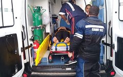 Mulher foi levada ao Hospital de Emergência do Agreste, após acidente