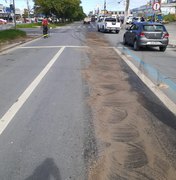 Lavagem de pista deixa trânsito lento na Av. Durval de Góes Monteiro