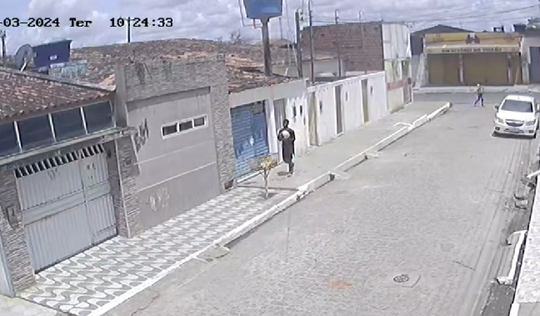 [Vídeo] Câmeras flagram furto de moto no bairro Planalto, em Arapiraca, nesta terça (03)