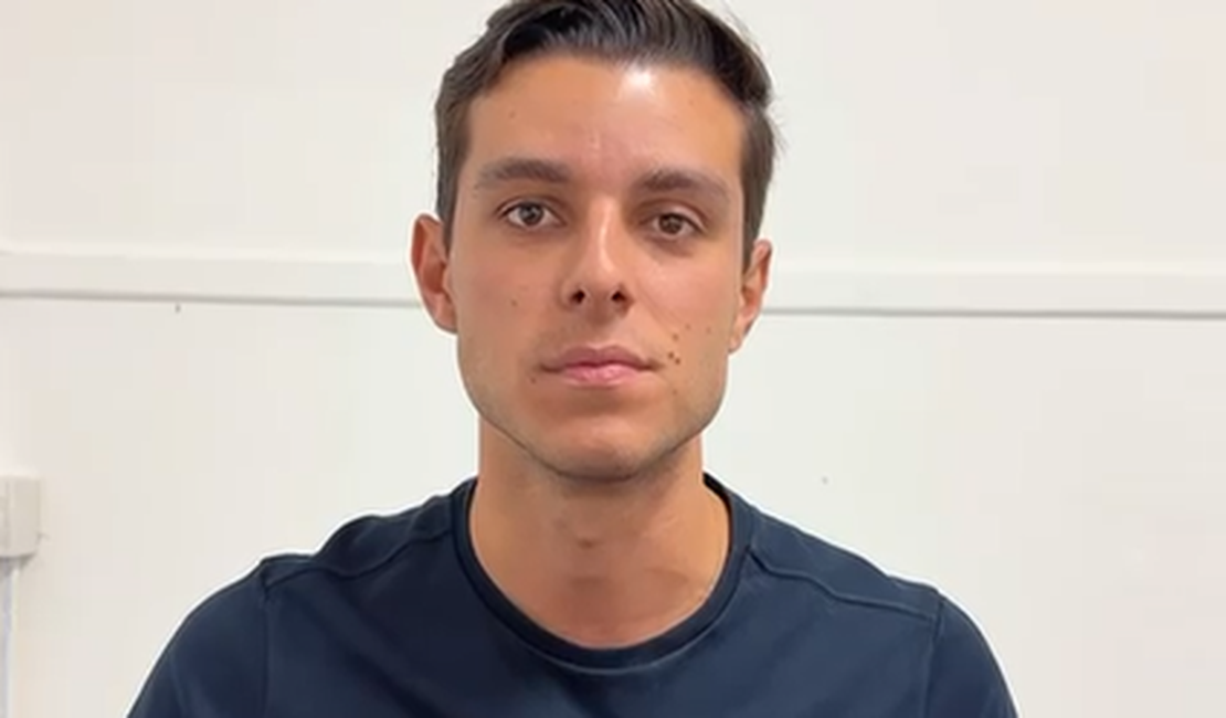 Caio Bebeto propõe inclusão da Bíblia nos acervos escolares de Maceió