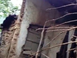 Casa desmorona parcialmente em grota no Alto do Cruzeiro em Palmeira