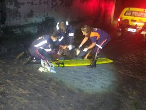 [Vídeo] Mulher é espancada em via pública de Arapiraca durante a madrugada
