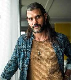 Juliano Cazarré, astro de 'O Outro Lado do Paraíso, lamenta morte de figurante em rede social