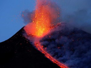 Terremoto causado por vulcão Etna deixa 600 desabrigados
