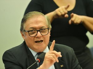 Presidente do Inep foi demitido porque 'puxou o tapete' , diz Vélez