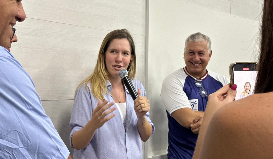 Cibele Moura se reúne com atletas do Clube Alagoano de Handebol e reforça apoio ao esporte alagoano