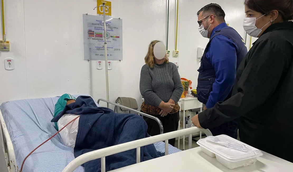 Leonardo Dias cobra regulação de paciente durante visita a UPA