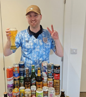 Torcedor inglês reúne uma cerveja de cada país da Copa, totalizando 48